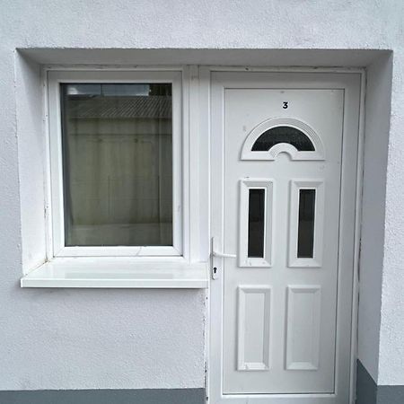 Jo Minosegu Lakasok Kivalo Kozlekedes Mellett Apartment Budapest Luaran gambar