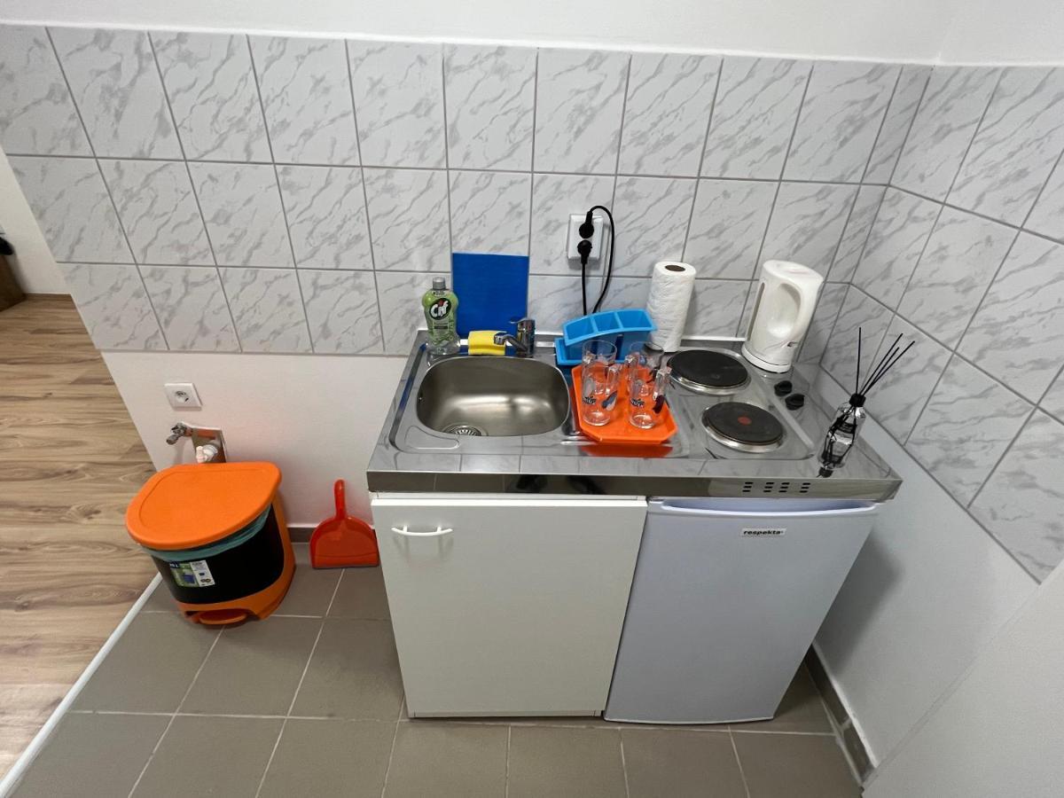 Jo Minosegu Lakasok Kivalo Kozlekedes Mellett Apartment Budapest Luaran gambar