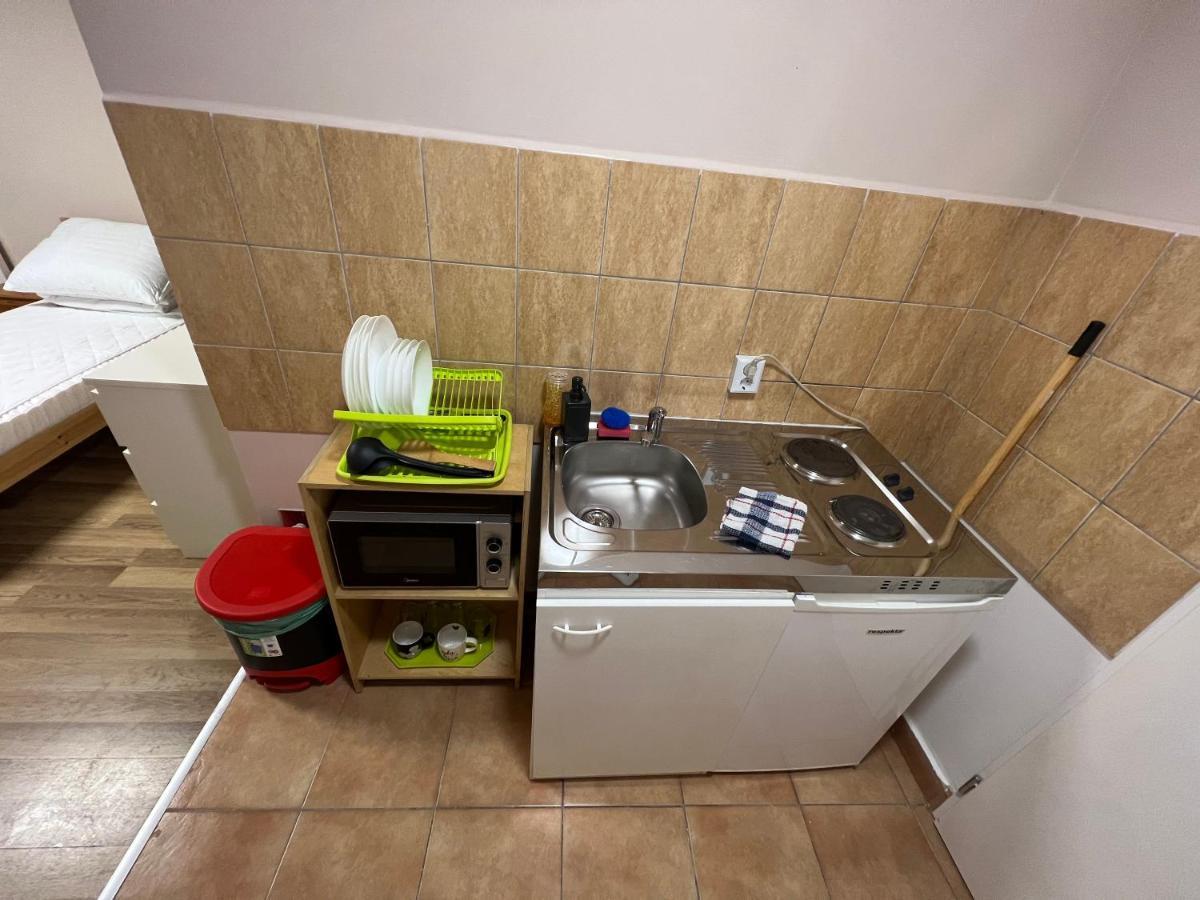 Jo Minosegu Lakasok Kivalo Kozlekedes Mellett Apartment Budapest Luaran gambar